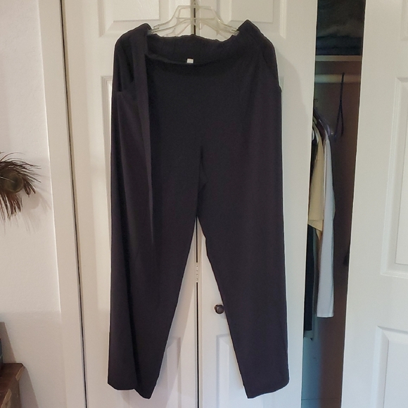 Lululemon Black Noir High Rise Wide Leg Pant with Tie. Size 12 - Picture 3 of 6